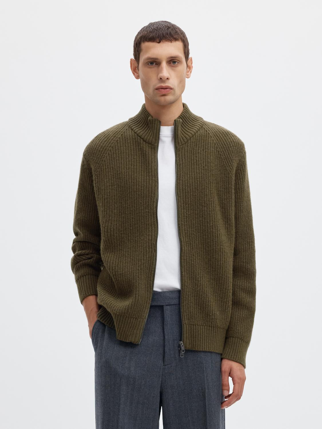 model_shot-front
